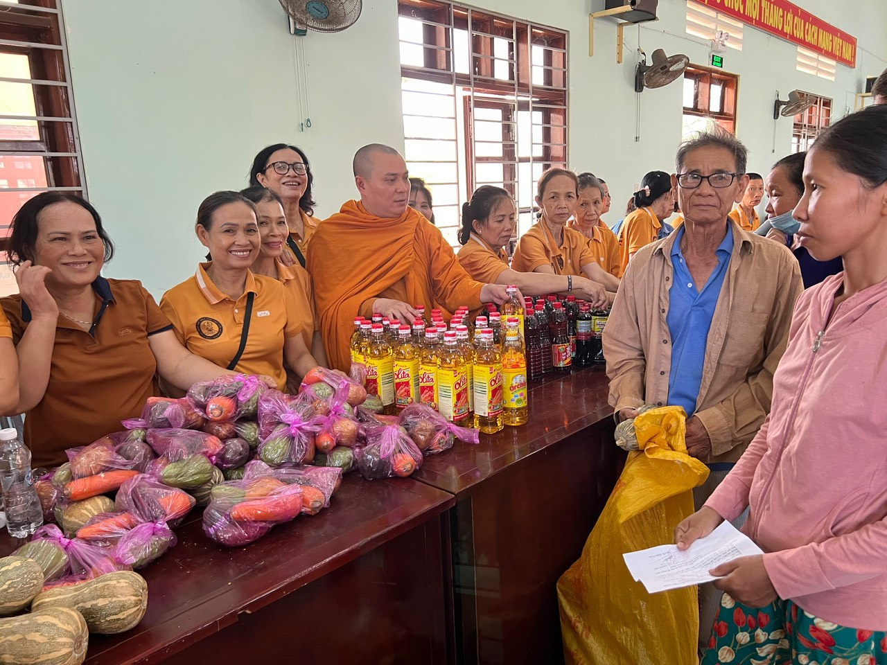 An Nhơn: Tịnh xá Ngọc Duyên thiết lập gian hàng “Chợ nhân đạo” nhân mùa Phật đản PL. 2568
